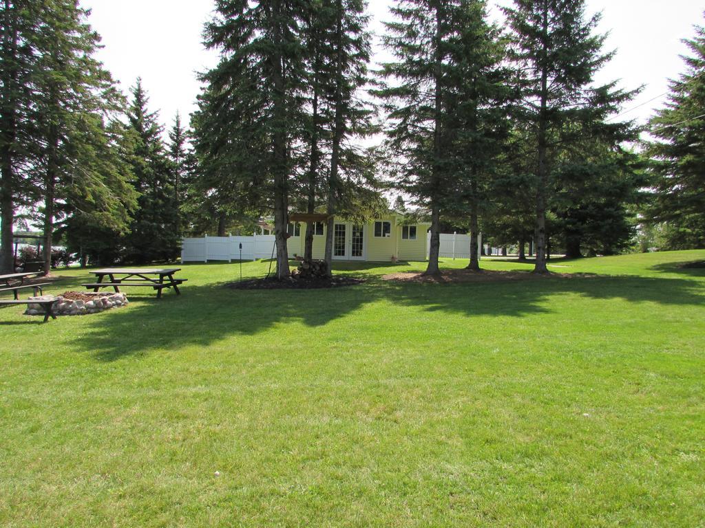 Grand Lake Resort Presque Isle Екстериор снимка