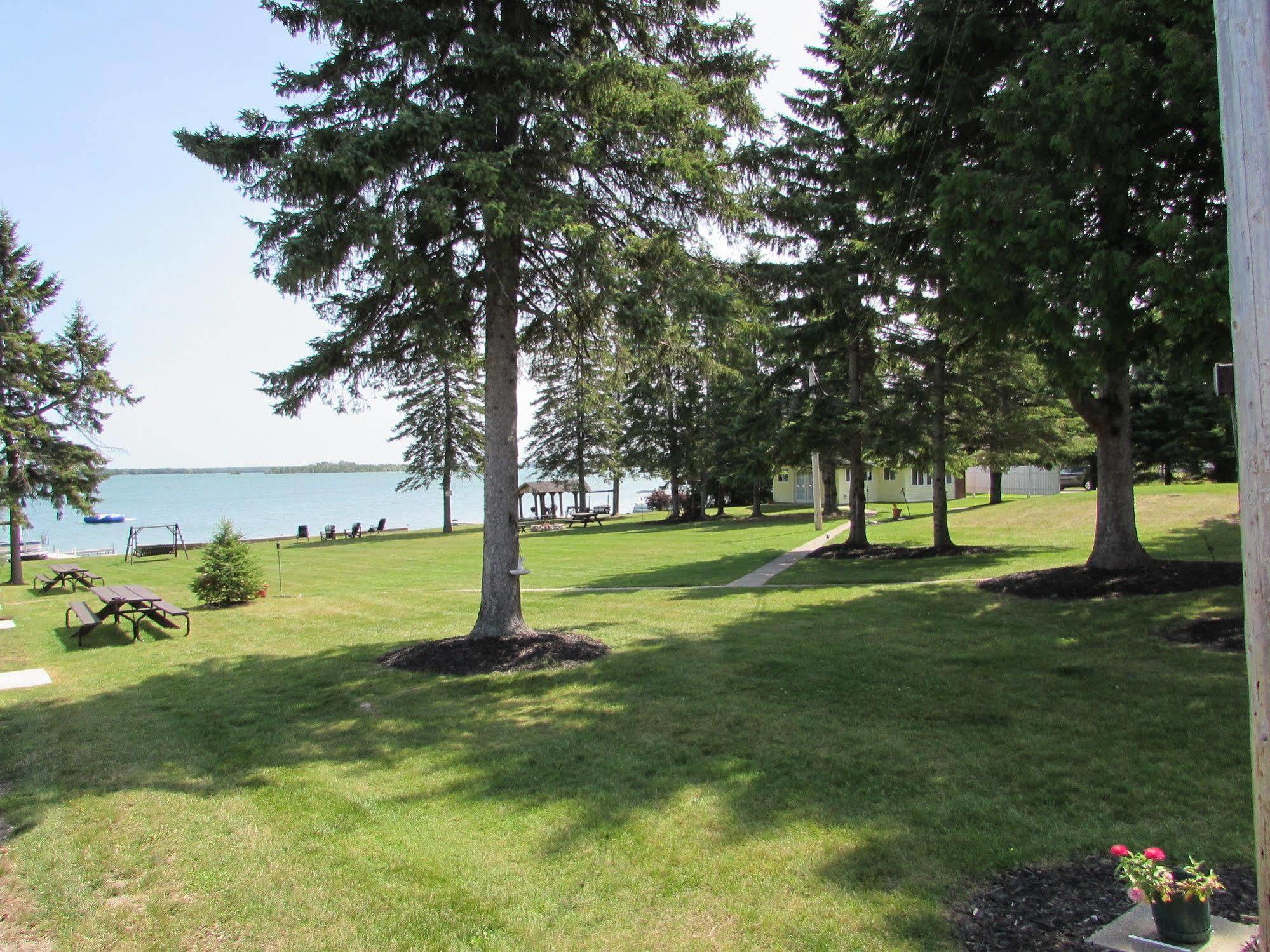 Grand Lake Resort Presque Isle Екстериор снимка